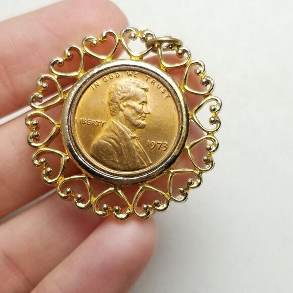 Vintage 1973 Lucky Penny Pendant, Gold Tone Heart Frame, Signed W.L.P, Estate - Picture 5 of 6